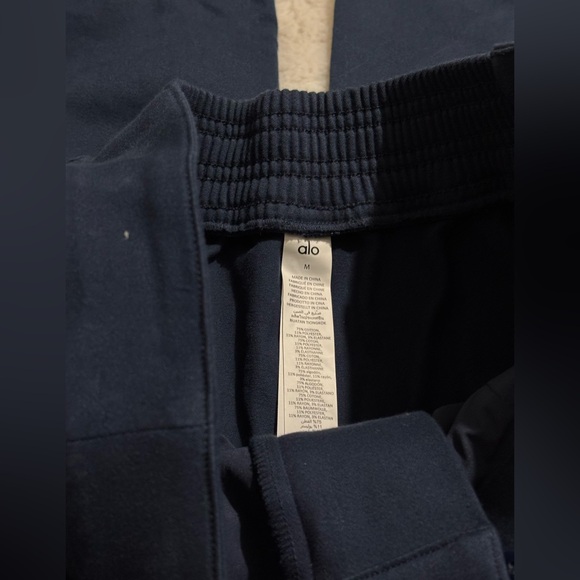 Alo Wide Leg Cargo Show off Trouser- Navy - Picture 3 of 6